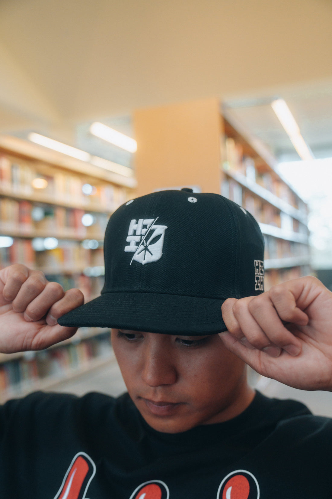 BW SPLIT LOGO HAT