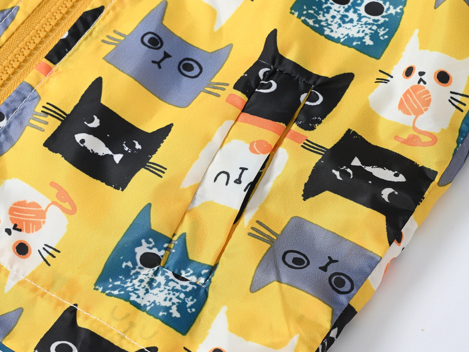 Boys' and girls' jackets are fashionable and comfortable, suitable for children aged 1-7T. Children's jackets