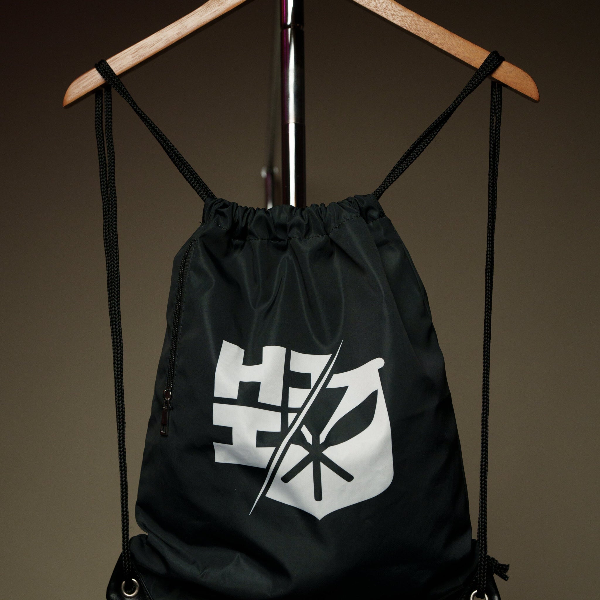 BLACK & WHITE SPLIT LOGO DRAWSTRING