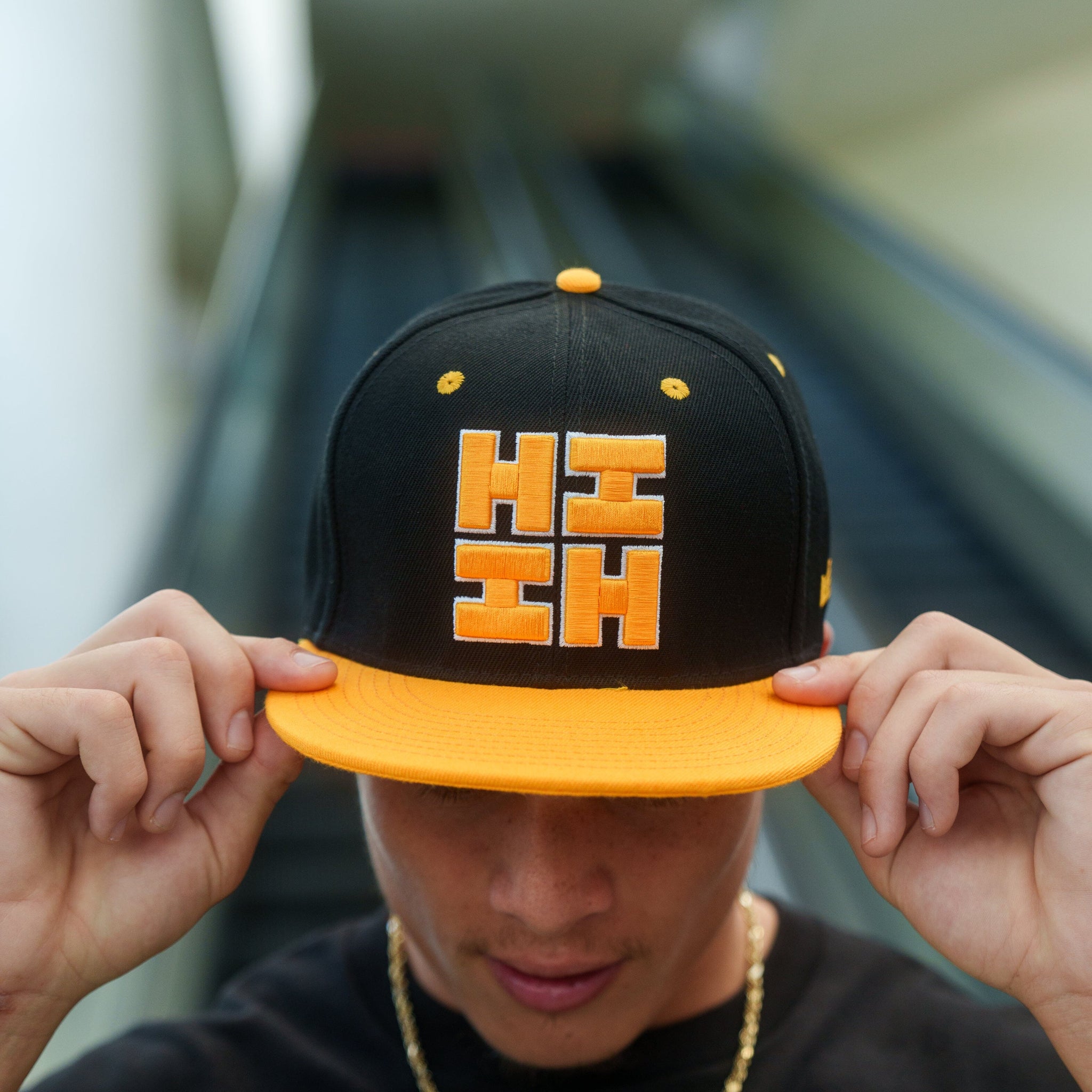 BLACK & YELLOW HIFI LOGO HAT