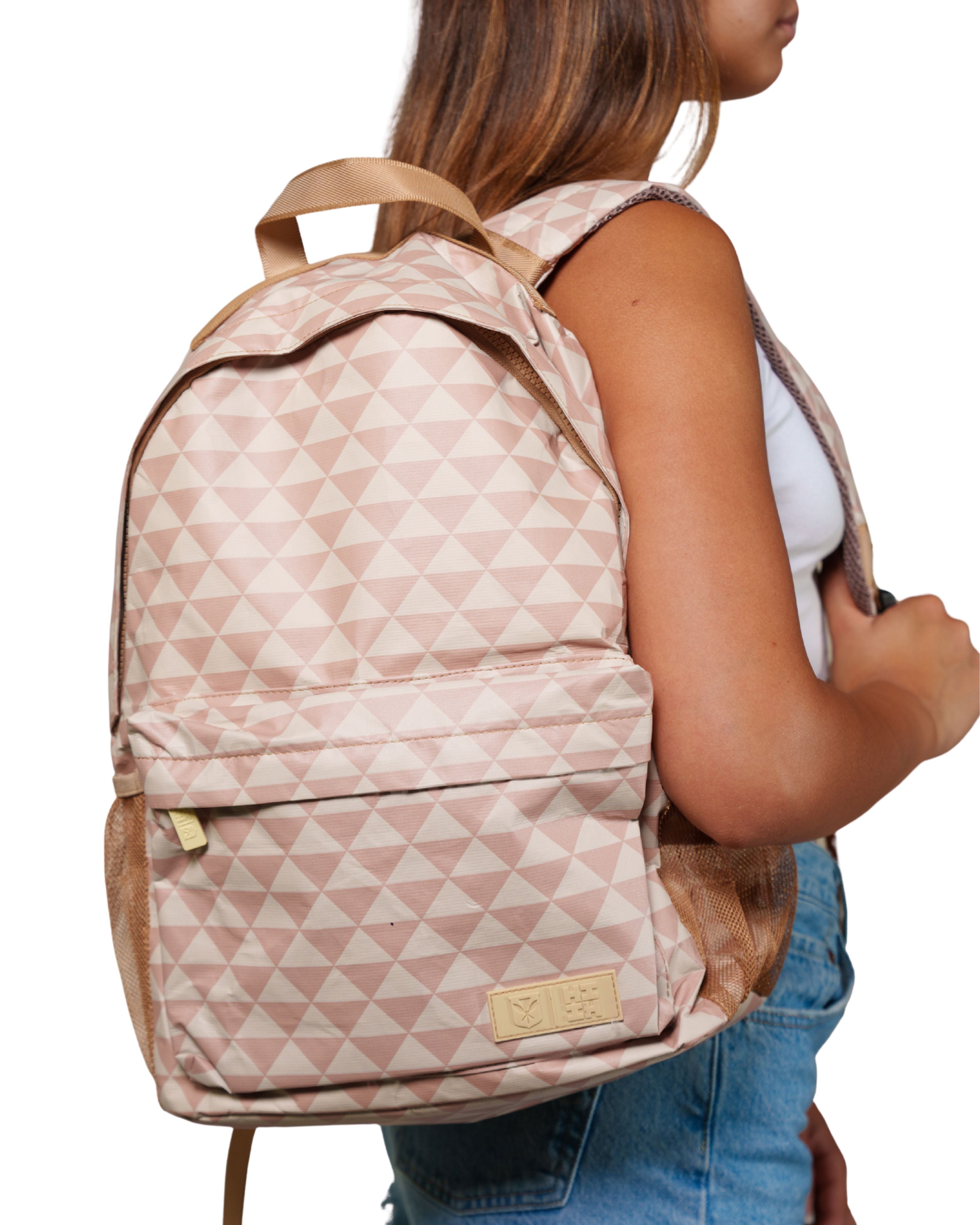 TAN TRIANGLES HIFI-VEK BACKPACK