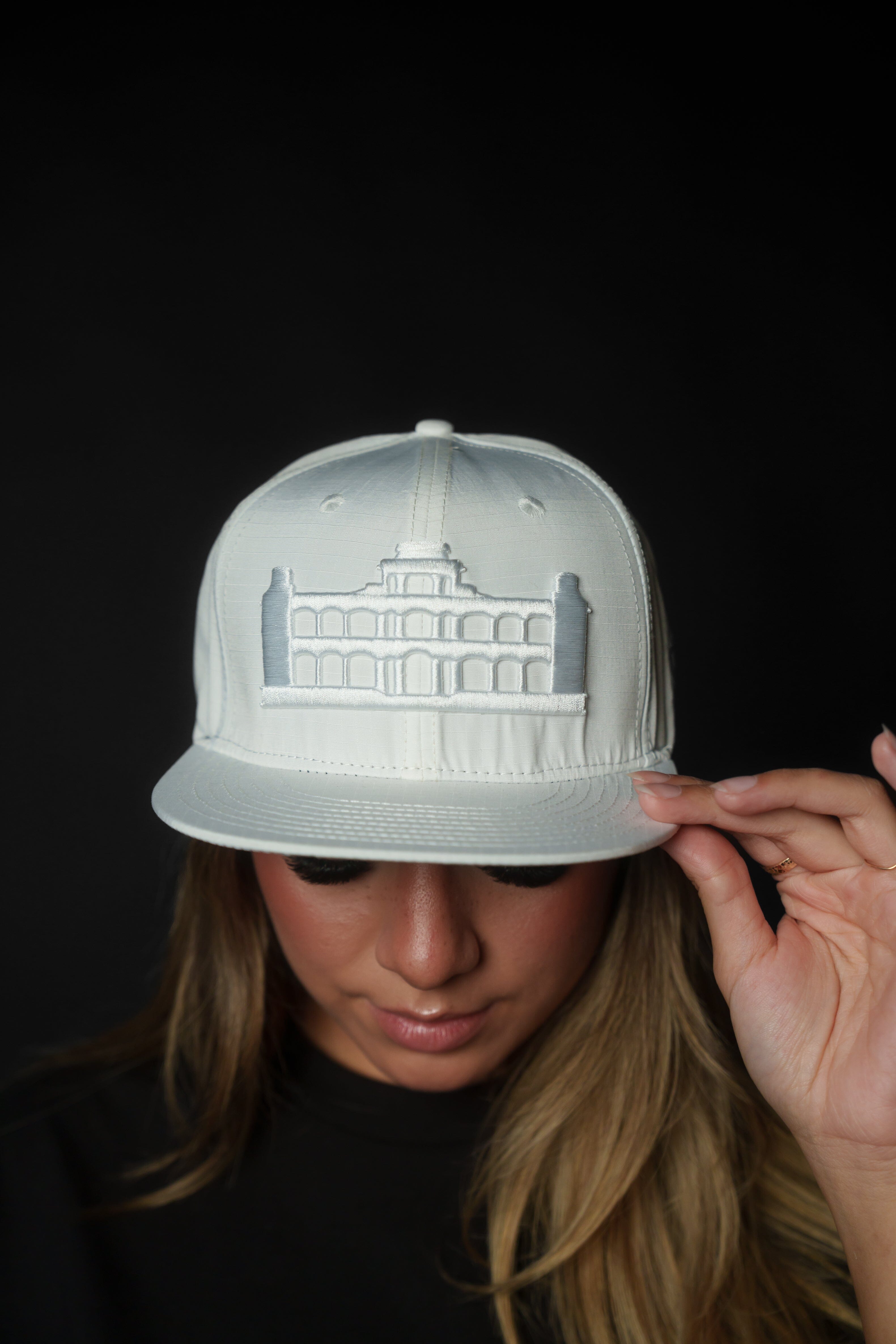 WHITE PALACE HAT